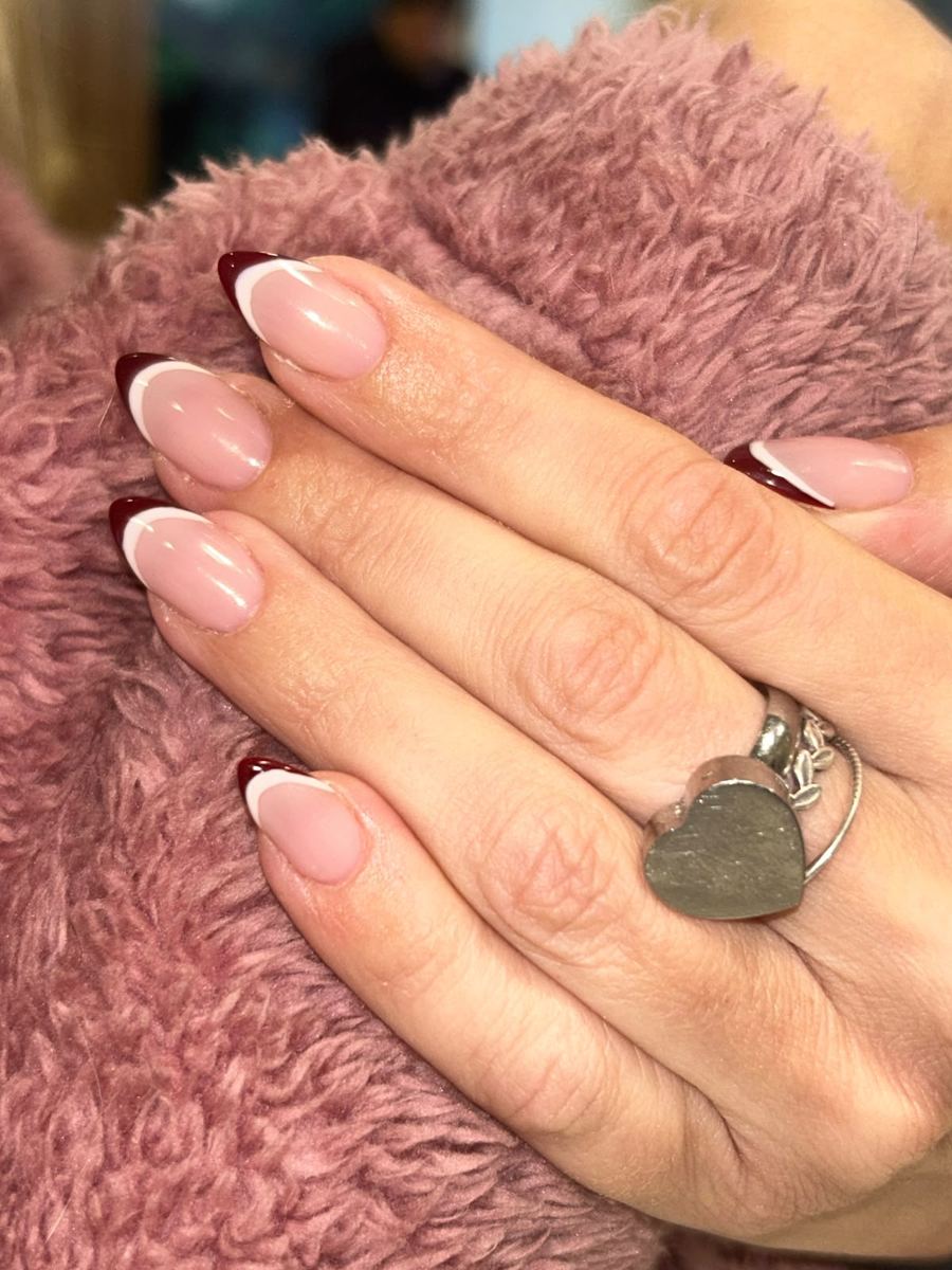 Francesita doble bordó y blanco hecha en d·uñas Almagro