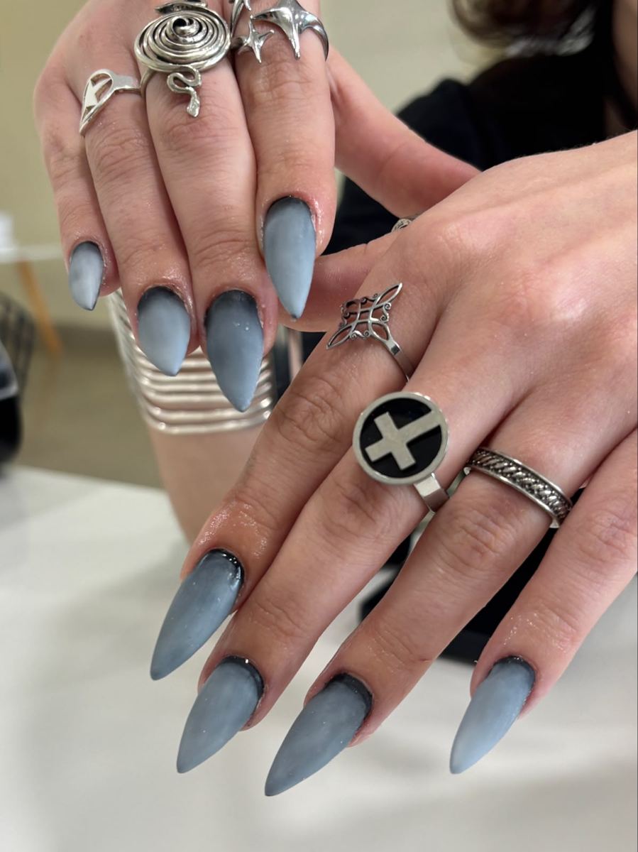 Stiletto gris con efecto difuminado